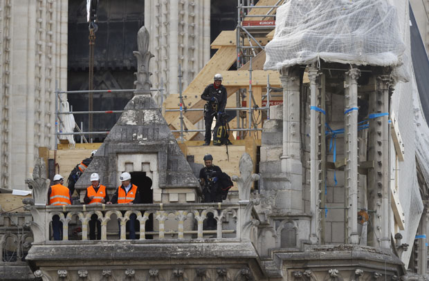 Експерти упозоравају да се не брза са обновом Нотр Дама
